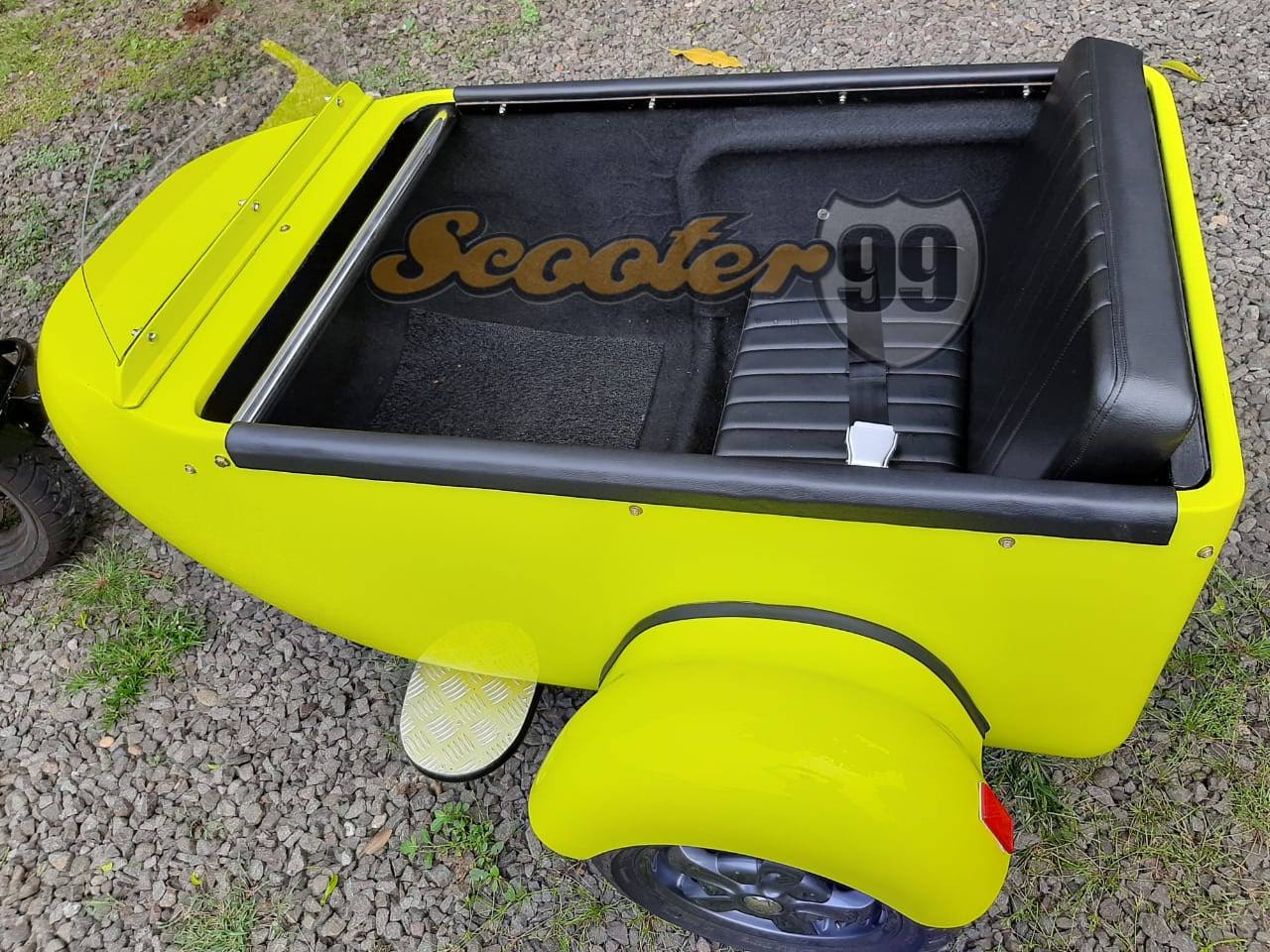10-inch steel wheels and mini windshield on Scooter99 trailer